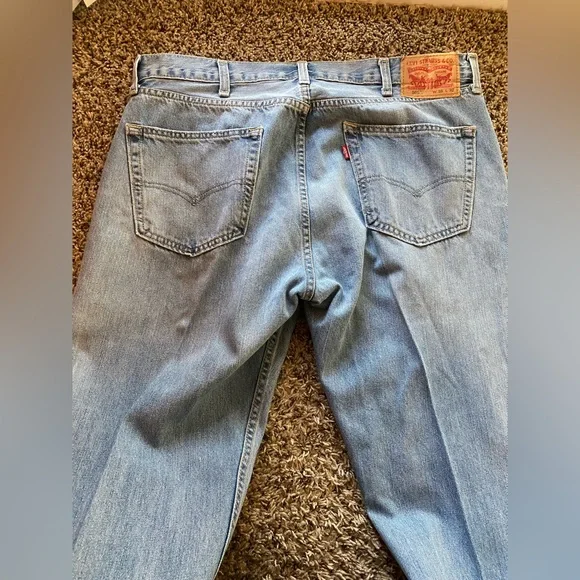Men’s Light Wash LEVIs Jeans - Size 38x32 - Picture 4 of 7
